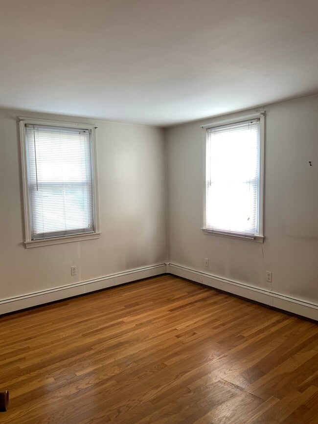 Building Photo - 202 Sylvan St
