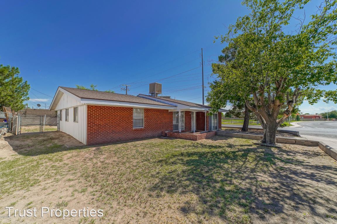 4 br, 2 bath House 1000 Wofford House Rental in Las Cruces, NM