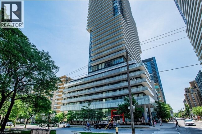 Building Photo - 185 Roehampton Ave