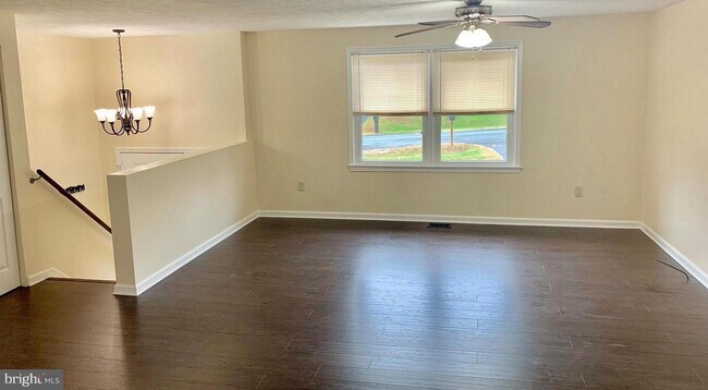 Building Photo - 107 Wild Rose Cir