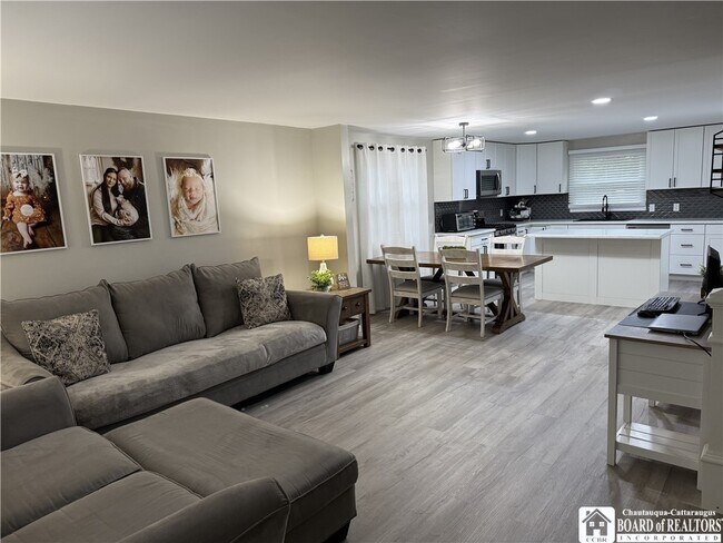 Foto del edificio - 4269 Clinton St