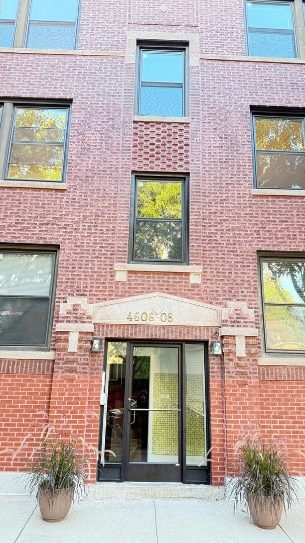 Foto del edificio - 4608 N Seeley Ave