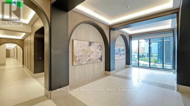 Building Photo - 20 Inn On The Pk Dr