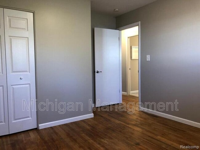 Building Photo - 24915 Tallman Ave