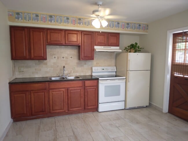 Building Photo - 27677 Okeana St