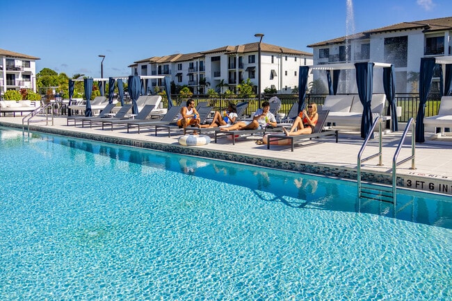 The Orchard - Piscina estilo resort - Portofino Vineyards