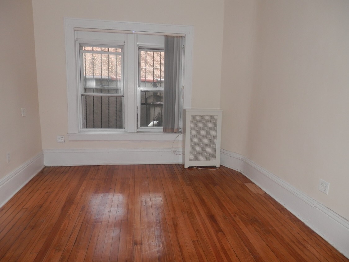 Foto principal - 472 Sterling Pl