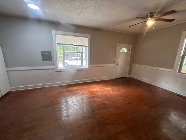 Building Photo - Historic Cayce/West Columbia Affordable  Duplex
