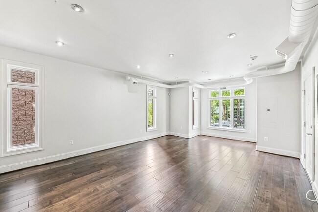 Foto del edificio - Modern U Street Condo | 2 Bed | 2 Bath | 1000 Sf | Large Balcony | 1 Parking Space