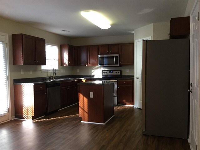 Building Photo - 5223 Sunriver Rd