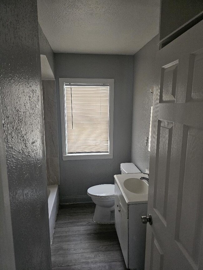 Foto del edificio - 19626 Revere St