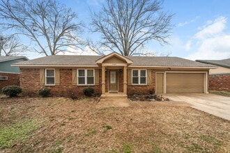Building Photo - 1585 Pepperwood St