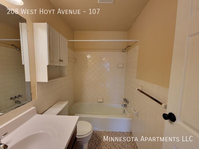 Building Photo - Spacious Two-Bedroom Apartment for Rent!