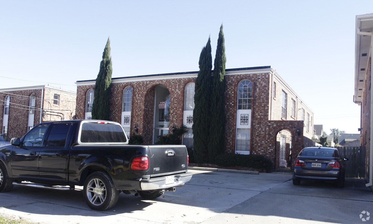 Building Photo - 2229 Fleur De Lis Dr