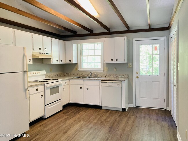 Building Photo - 411 Cedar Creek Dr