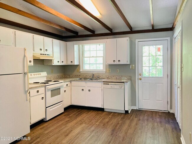Foto del edificio - 411 Cedar Creek Dr