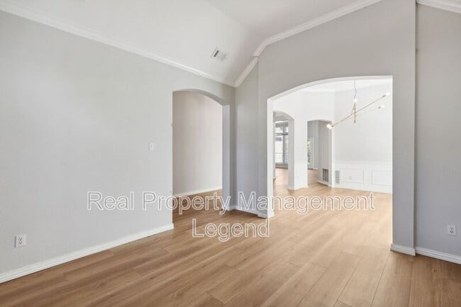 Foto del edificio - 8012 Greenwood Dr