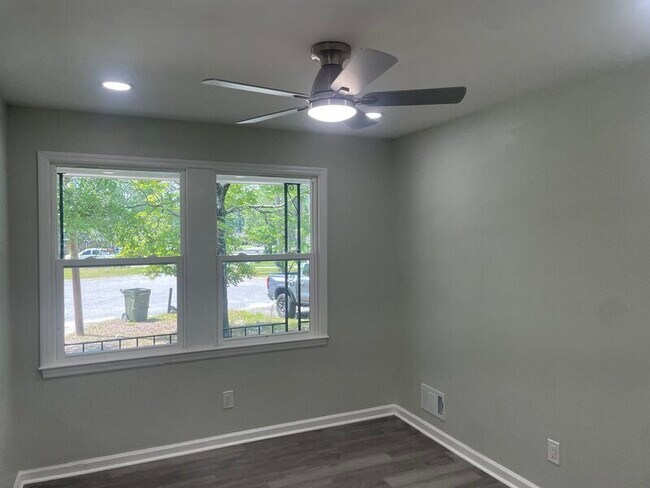 Foto del edificio - 32 King Arthur Ct