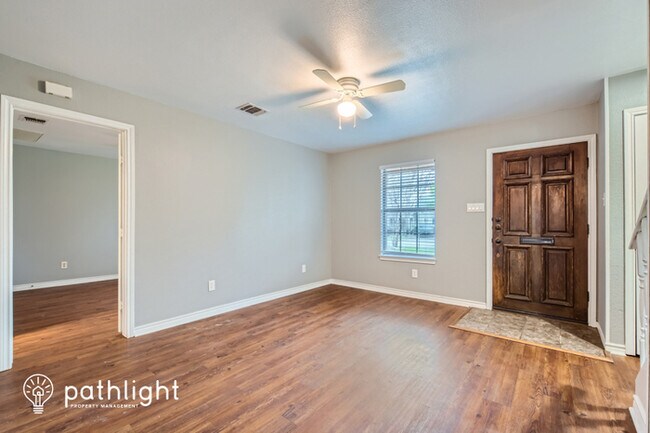 Building Photo - 704 W Jefferson Street, Waxahachie, TX, 75165