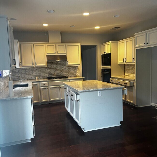Foto del edificio - House For Rent!
