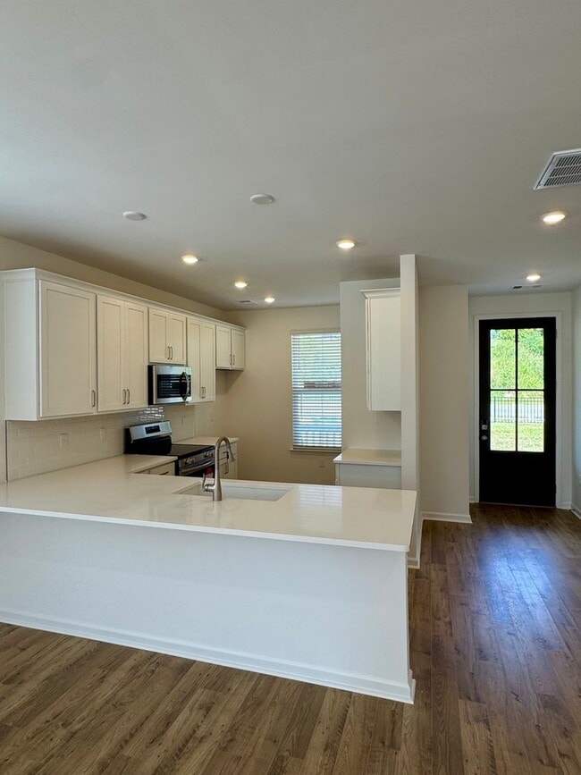 Building Photo - #brandnew, #garage, #3bedsuitesw/private b...