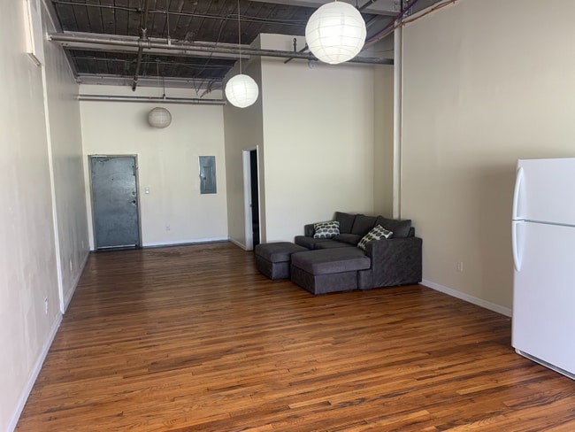 Building Photo - 1417 Kemper St