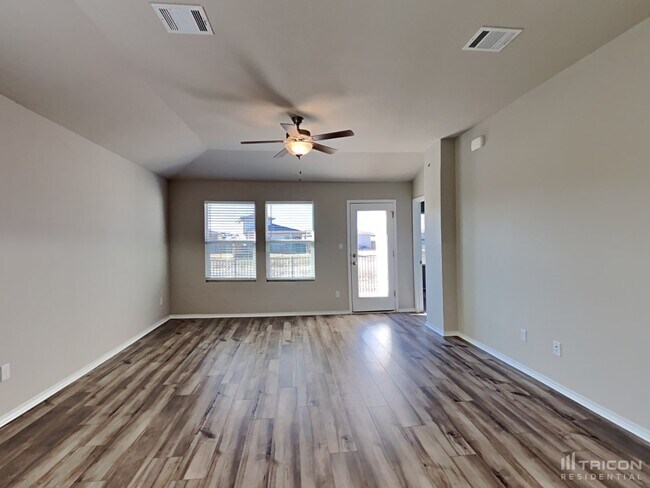 Building Photo - 5132 Saddle Clb Dr
