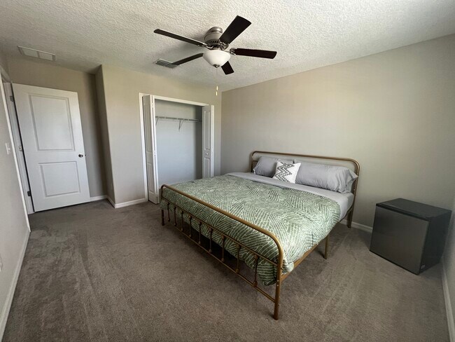 Foto del edificio - 352 Argyll Dr