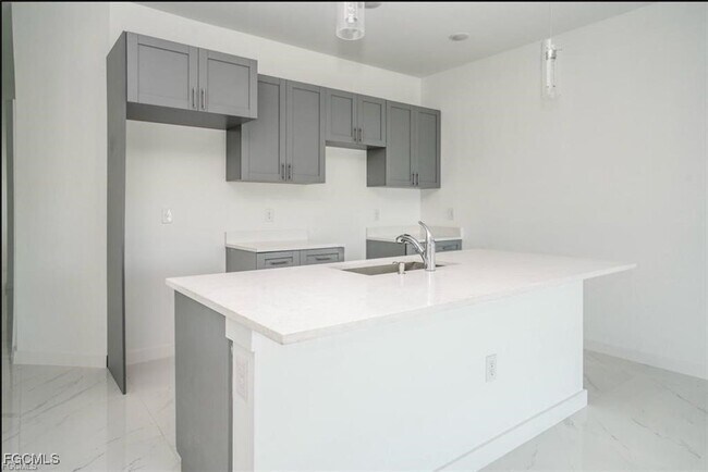 Foto del edificio - 2427 Mansfield Ave S