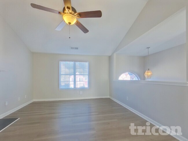 Foto del edificio - 6010 Deer View Pl