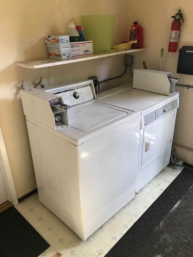 Laundry room - 1405 Caroline