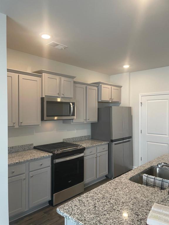 Building Photo - 870 Heritage Downs Dr
