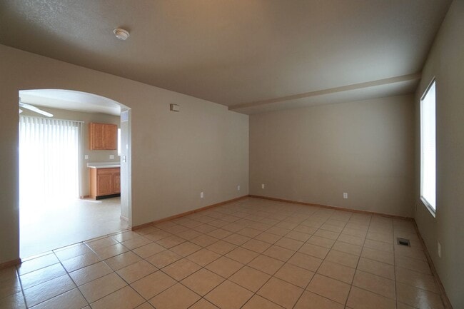 Building Photo - 472 Kitfield View