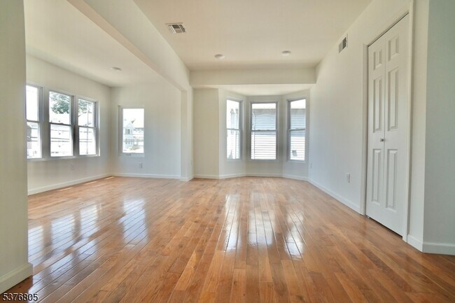 Foto del edificio - 264 Greylock Pkwy