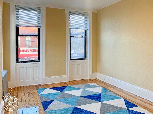 Building Photo - 576 Seneca Ave