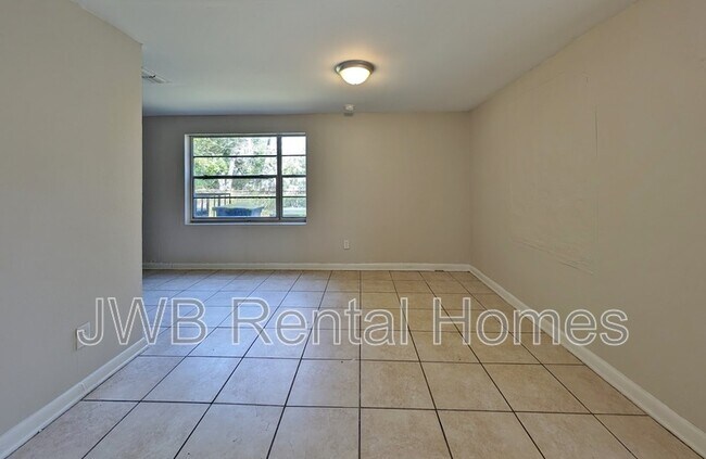 Foto del edificio - 5752 Iris Blvd