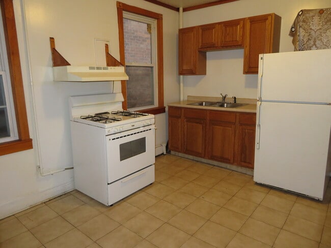 Building Photo - 52 Gifford Ave