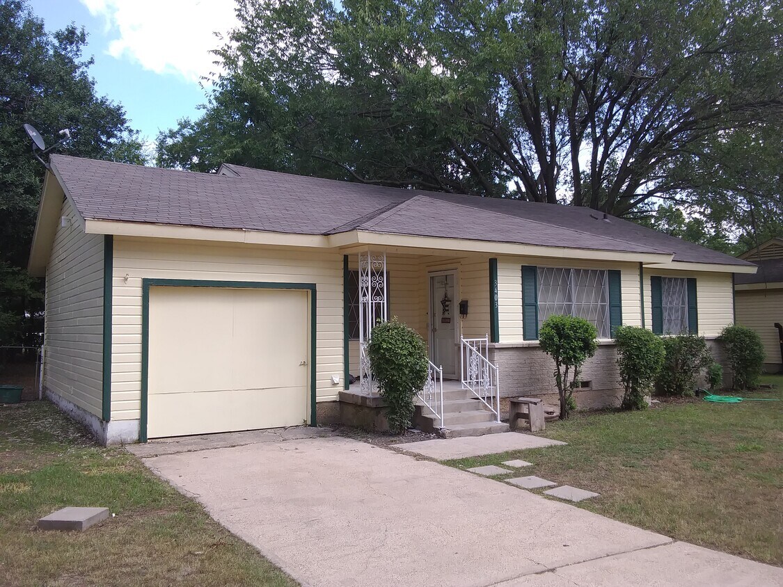 Primary Photo - 3403 Briscoe St