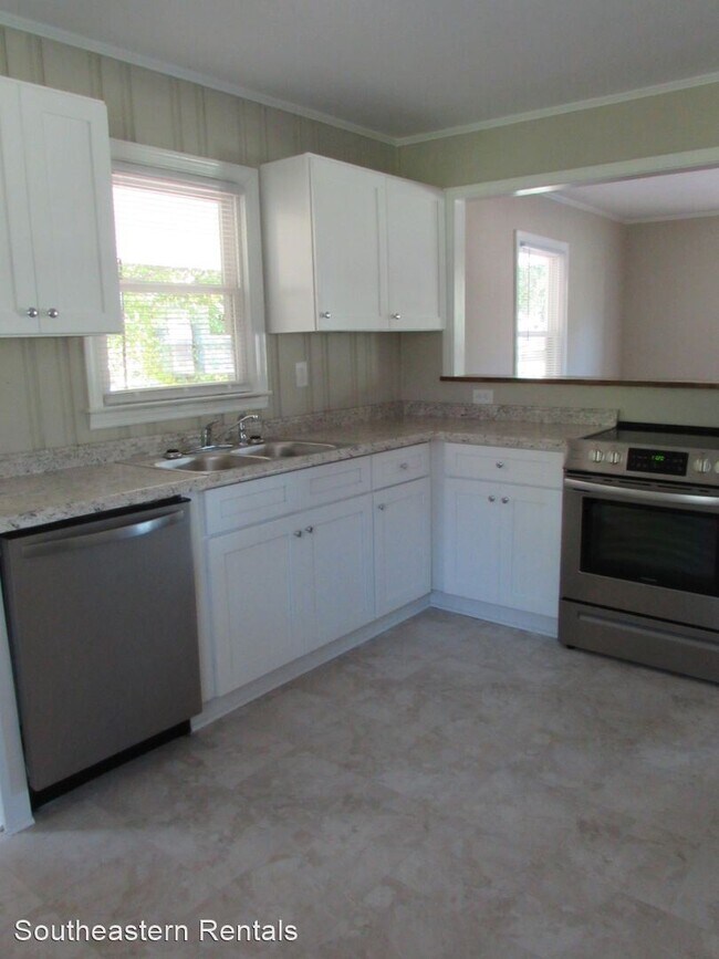 Building Photo - 3 br, 1 bath House - 57 Westwood