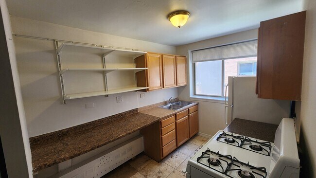 Foto del edificio - 2243 W Farwell Ave