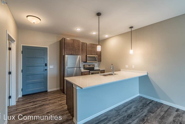 Building Photo - 2105 S Silverthorne Ave