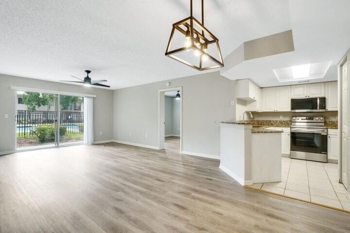 Foto principal - 1700 Crestwood Ct S