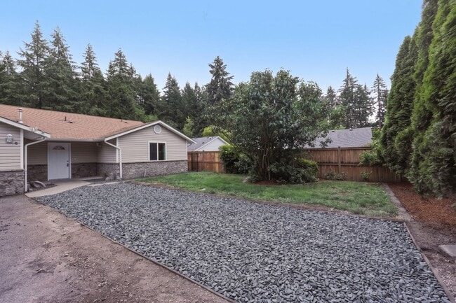 Building Photo - Beautifully Updated 3-Bedroom Rambler with Open Floor Plan & Private Fenced Yard