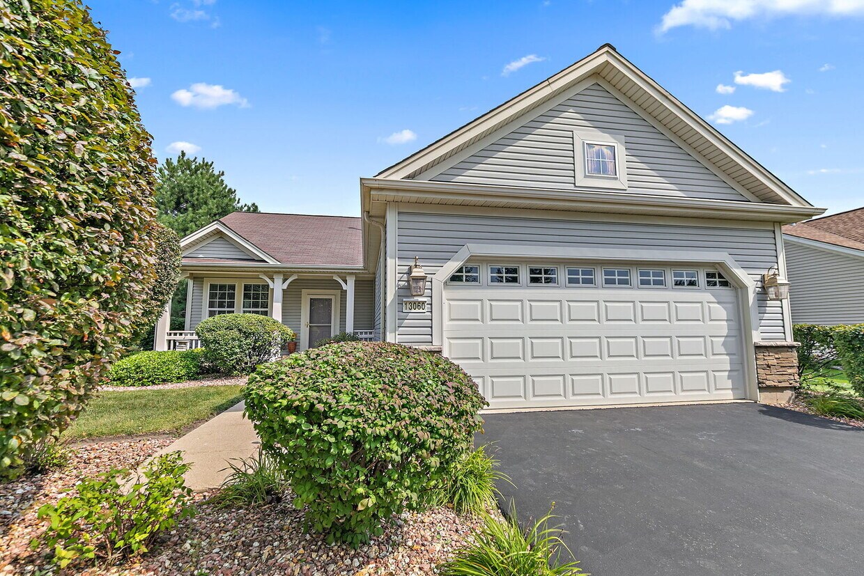 Foto principal - 13060 W Coventry Ln