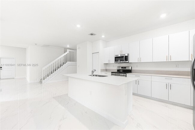 Building Photo - 2209 SE 30th St