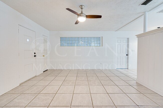 Foto del edificio - Charming 3 Bedroom Corner Lot Ormond Beach...