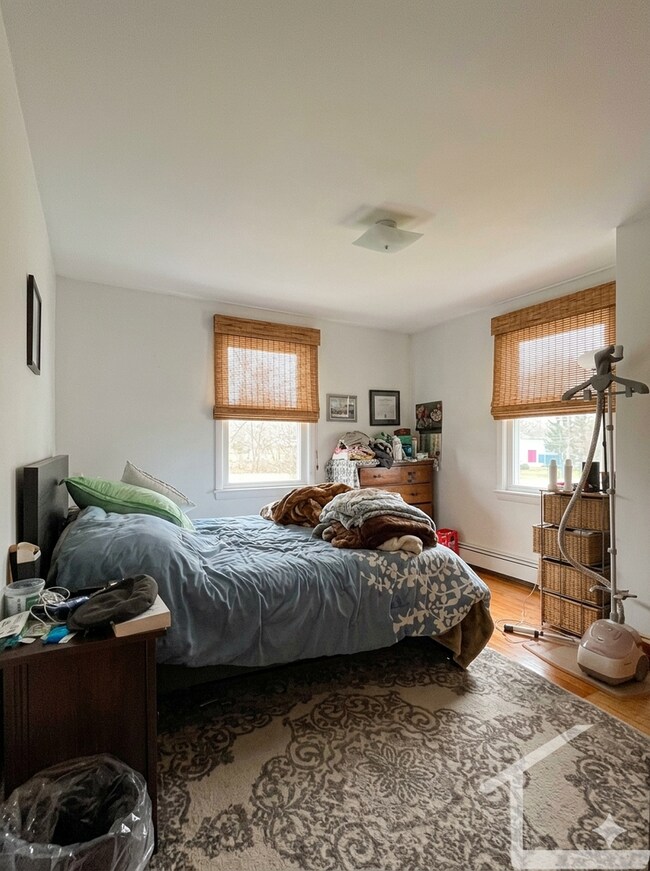 Building Photo - Great Deal! 2-Bed in Brighton