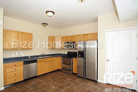 Building Photo - 1621 W Red Oakleaf Ct