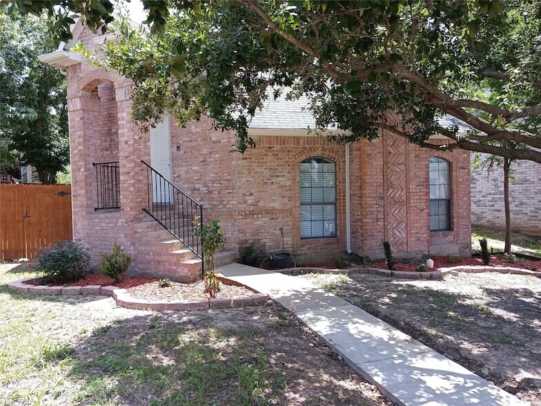 Foto principal - 12718 Hilltop Dr
