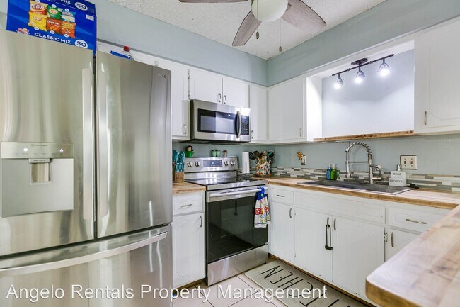 Foto del edificio - 5 br, 2 bath House - 3814 Butterfield Rd